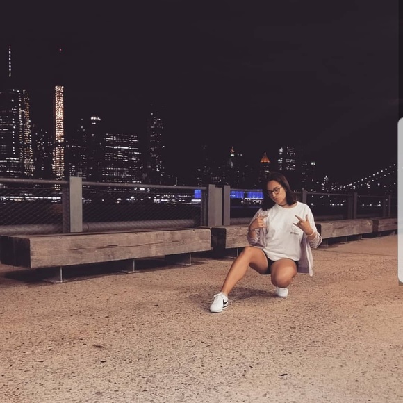 Meet your Posher, Gabriela - Picture 2 of 4